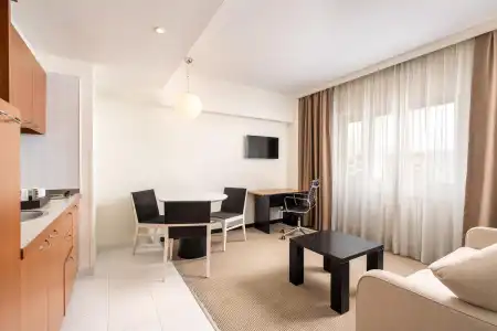 Park Inn By Radisson Bucharest - 33