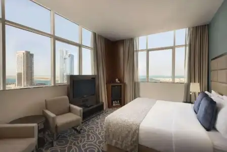 Ramada by Wyndham Abu Dhabi Corniche - 41