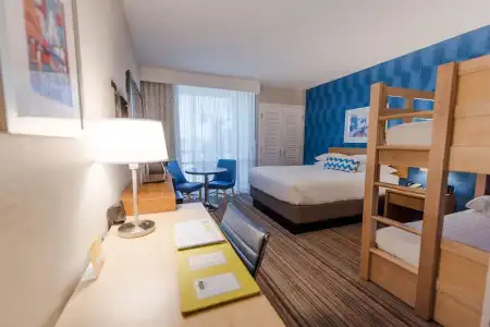 Howard Johnson by Wyndham Anaheim and Water Playground - 72