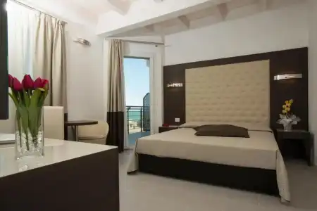 ApartSheila - 33