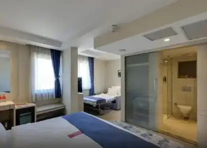 Ramada by Wyndham Old City - 53