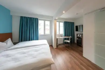 Royal Zurich - 33