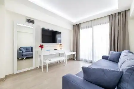Princess Kinli Suites - 17