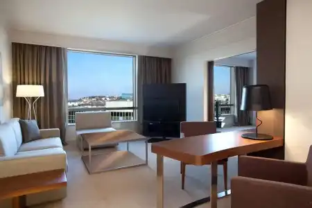 Hyatt Regency - 89