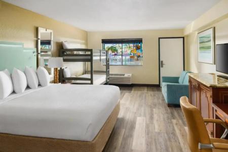 Coco Key & Water Park Resort - 9