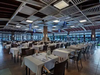 Green Bay Resort & Spa - 41