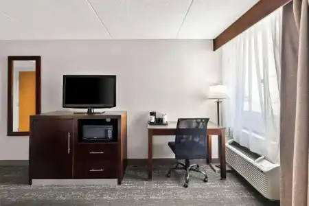Best Western Luxbury Inn Fort Wayne - 45