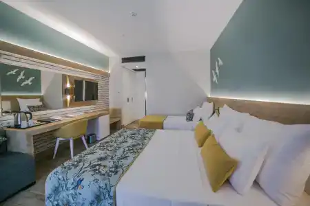 Sailor's Beach Club - 4