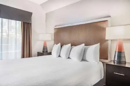 Ramada by Wyndham Bakersfield North - 34
