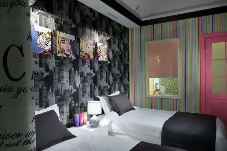 De Gaulle Boutique - 5