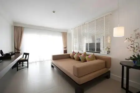 Sawaddi Patong Resort & Spa by Tolani - 81