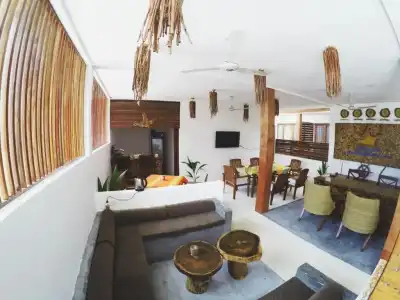 Dhiffushi White Sand Beach - 1