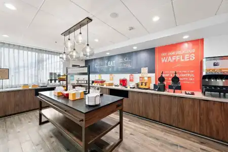Hampton Inn by Hilton Los Angeles Airport - 8