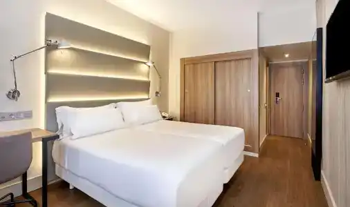 NH Sants Barcelona - 76