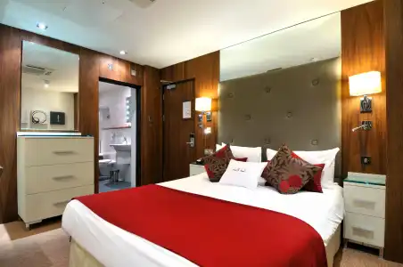DoubleTree by Hilton London West End - 4
