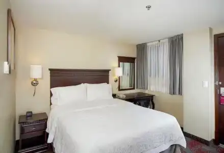 Hampton Inn & Suites by Hilton Mexico City - Centro Historico - 33