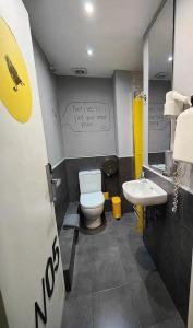 Free Hostels Barcelona - 40