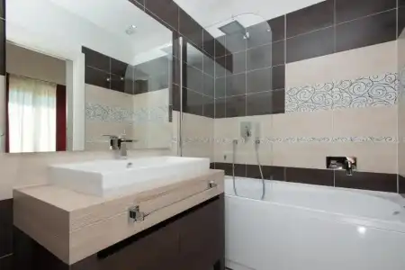 ApartSheila - 39