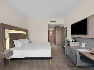 Novotel World Trade Centre Dubai - 6