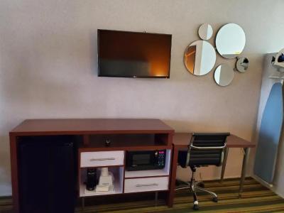 Howard Johnson by Wyndham Phoenix Airport/Downtown Area - 19