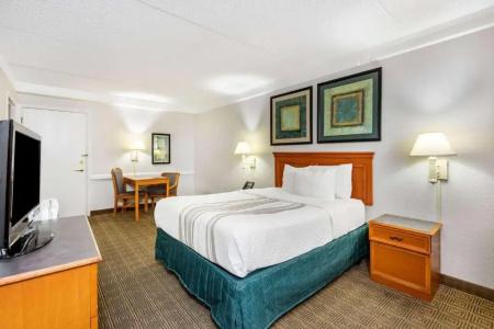 La Quinta Inn by Wyndham El Paso West - 25