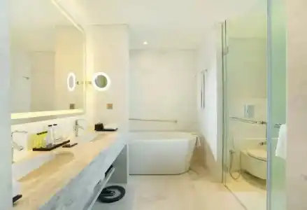 DoubleTree by Hilton Jakarta - Diponegoro - 73