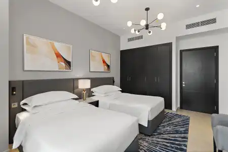 Mövenpick & Apartments Bur Dubai - 3