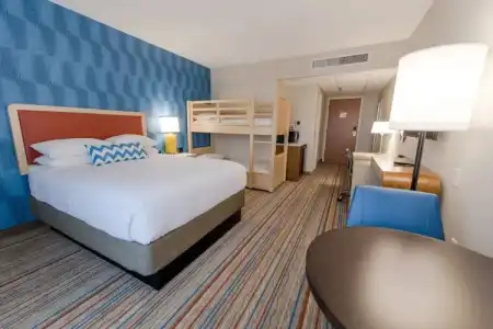 Howard Johnson by Wyndham Anaheim and Water Playground - 48