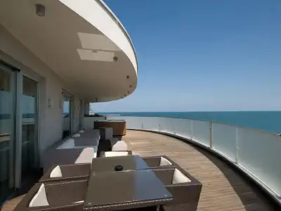 Premier & Suites - 78