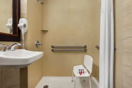 Days Inn by Wyndham Long Island City - 20