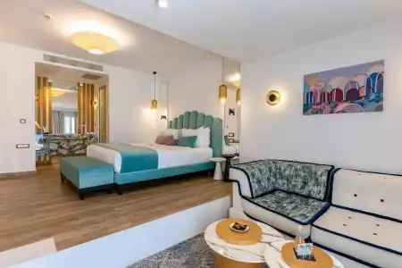 Cresanto Luxury Suites - 48