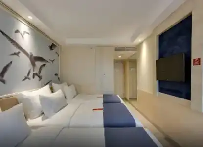 Ramada by Wyndham Old City - 35