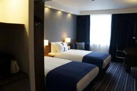 Premier Inn London Fulham - 4