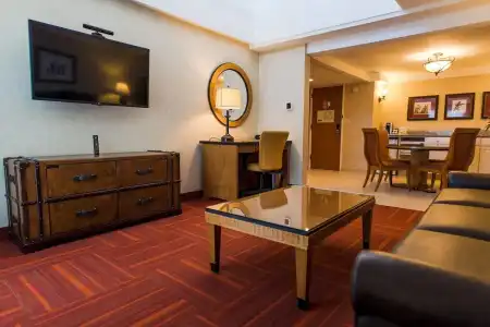 Howard Johnson by Wyndham Anaheim and Water Playground - 101