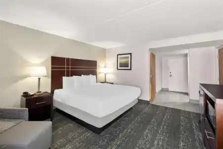 Best Western Luxbury Inn Fort Wayne - 43