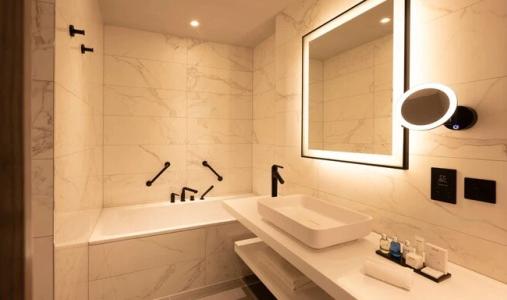 Radisson Blu Royal, - 33