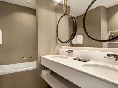 Mercure Dubai Gold District - 36