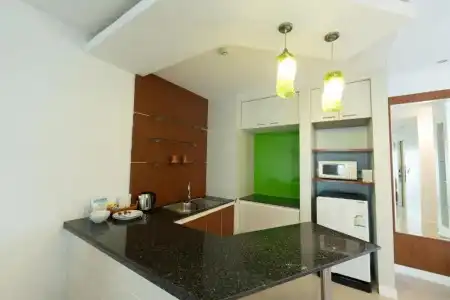 Royal Beach View Suites - 28