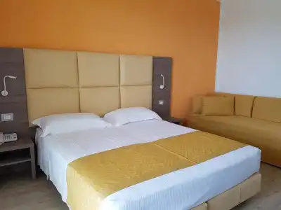 Bella Lazise - 44