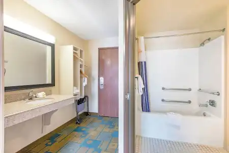 La Quinta Inn & Suites by Wyndham El Paso East - 31