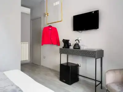 Cest La Vie Suites - 16
