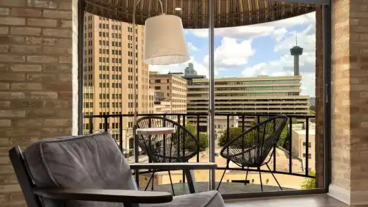 Riverwalk Plaza - 97