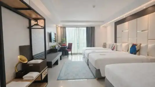 Clover Asoke - 60