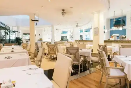 Hollywood Mirage - Excels & Resorts - 18