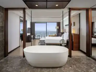 Pullman Oceanview Sanya Bay Resort & Spa - 66