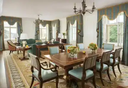 Four Seasons Lion Palace - 163