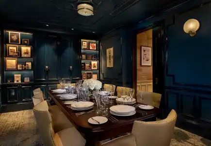 The Queens Gate - 15