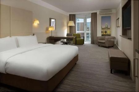 DoubleTree by Hilton Hannover Schweizerhof - 2