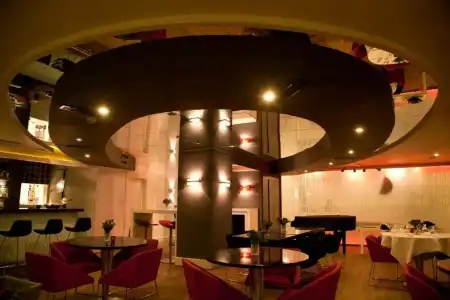 Samm Bistro Spa - 8