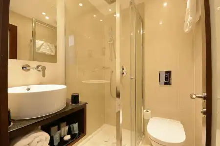 Park Grand Paddington Court - 28
